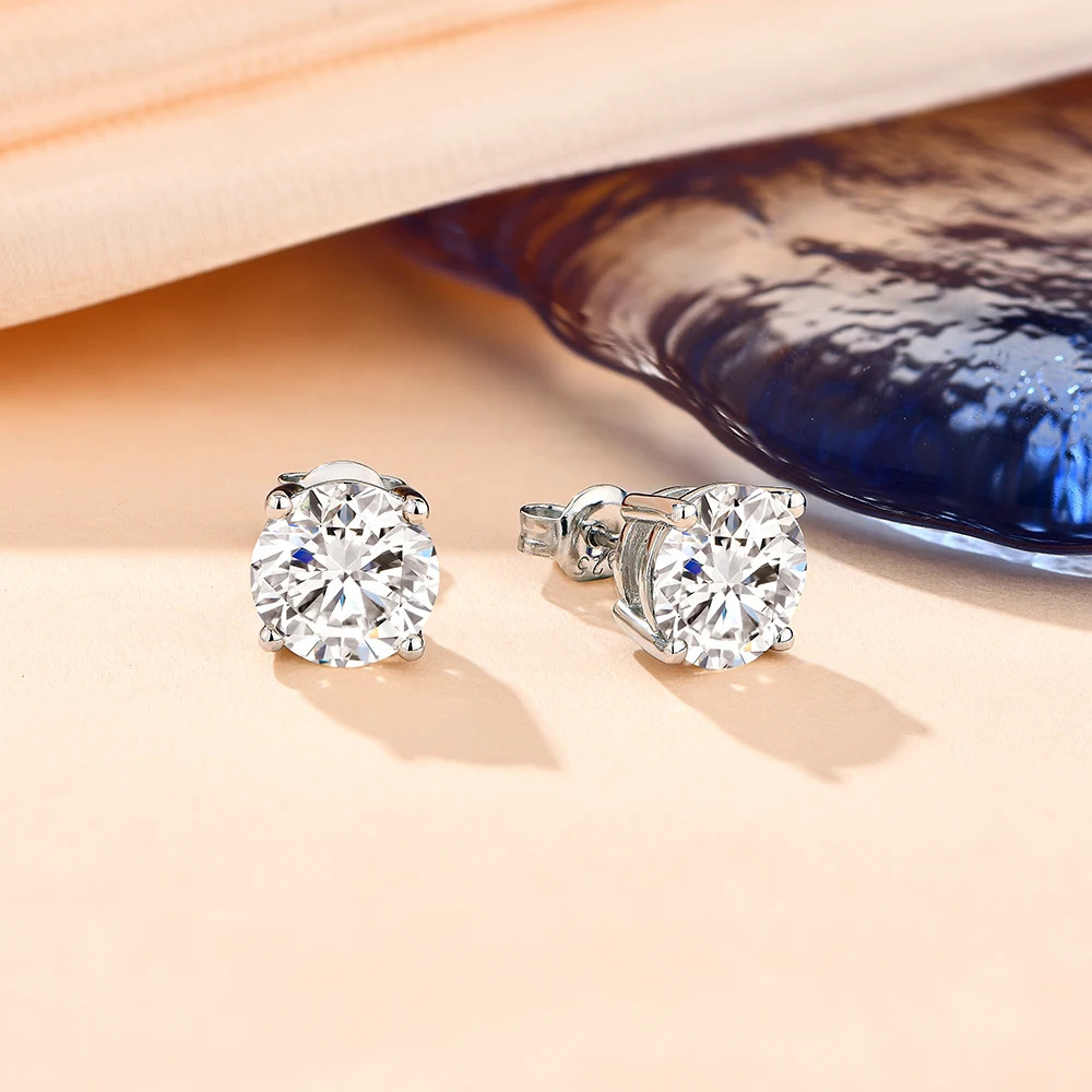 Attachment 2 carat 8.0mm D colored silica earrings suitable for women high-quality 100% 925 sterling silver sparkling wedding jewelry 241018