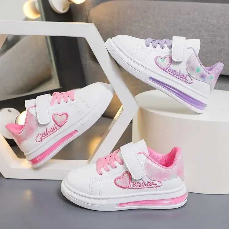 Athletic Outdoor Childrens shoes 2024 summer new childrens fashion casual sports shoes hook and loop love embroidery princess sports shoe version H241