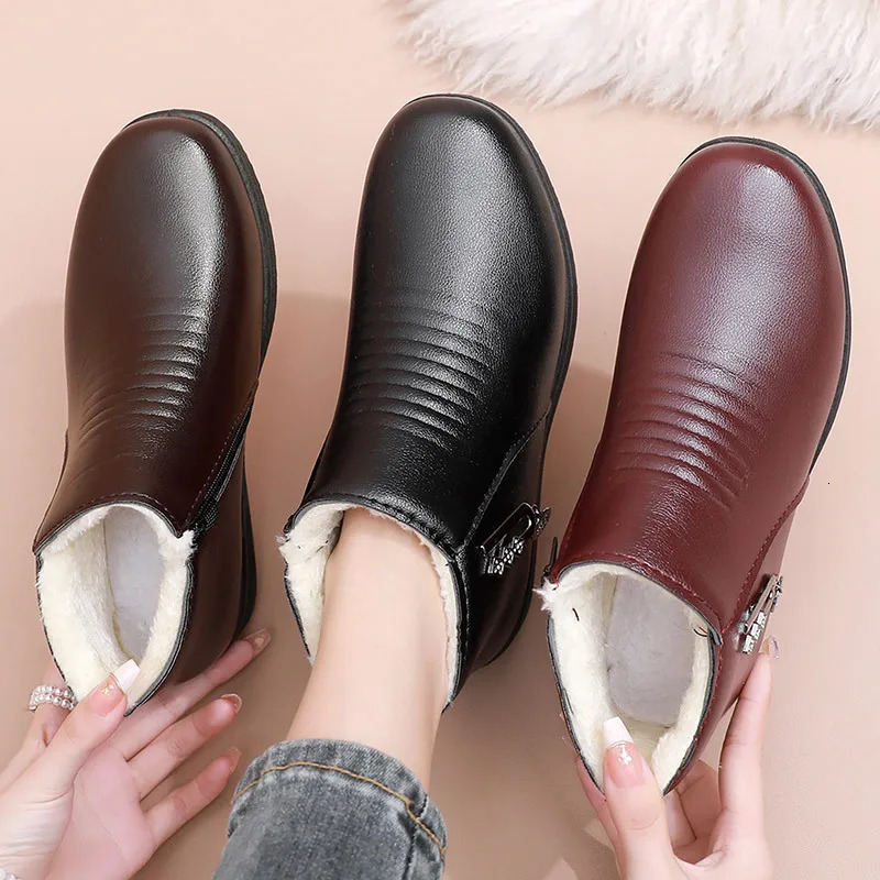 Womens Leather Ankle Boots Waterproof Snow Boots Womens Casual Lightweight Warm Winter Soft Leather Elderly Shoes 241018