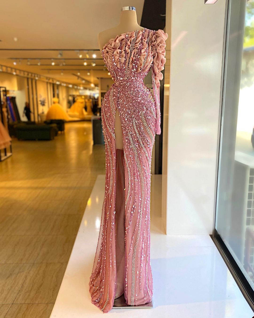 Pink Mermaid Evening Dresses Sequins One Sleeve Lace Ruffles Designer Prom Gowns Floor Length Custom Made Side Split Formal Special Occasion Dress
