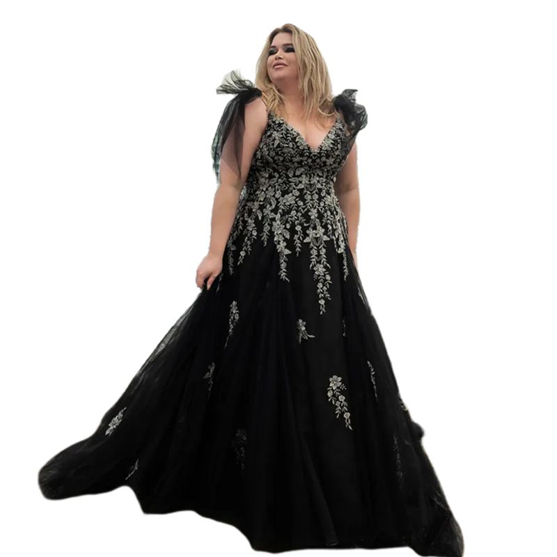 Outdoor A-Line Black And Gold Wedding Dresses Spaghetti Straps V-Neck Plus Size Bridal Gowns Lace Appliques Long Tulle Beach Bride Dress 2025 Gothic V