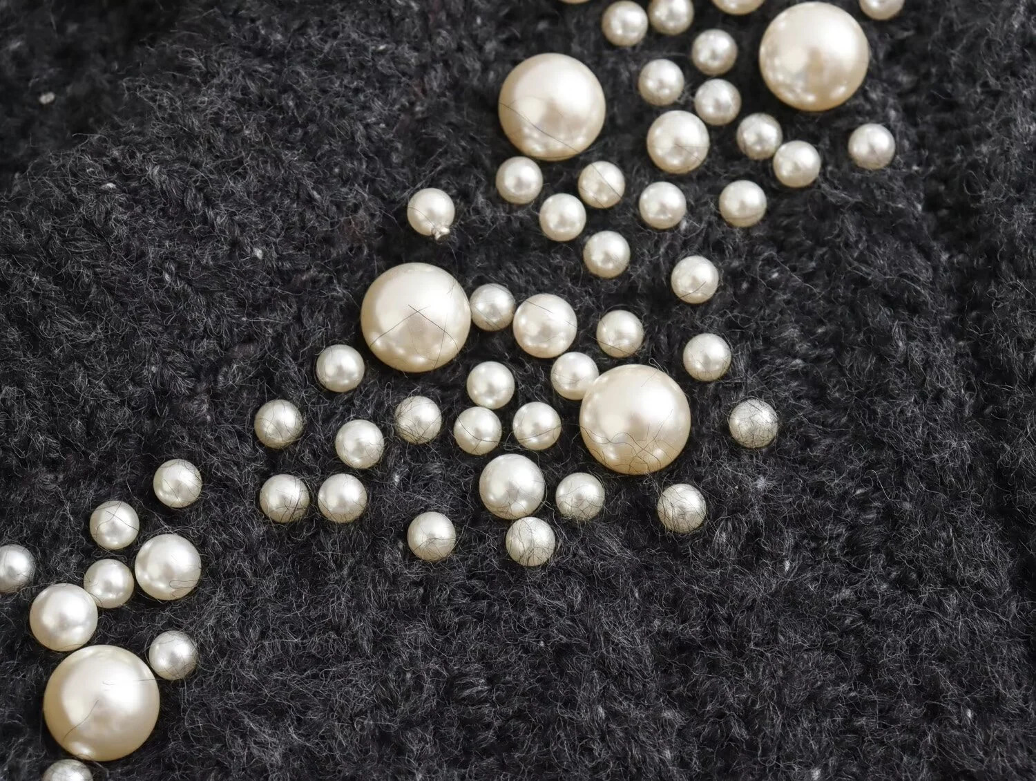 Autumn and winter sweet and fashionable temperature bright pearl craft knitted sweater cardigan wool sweater 241019