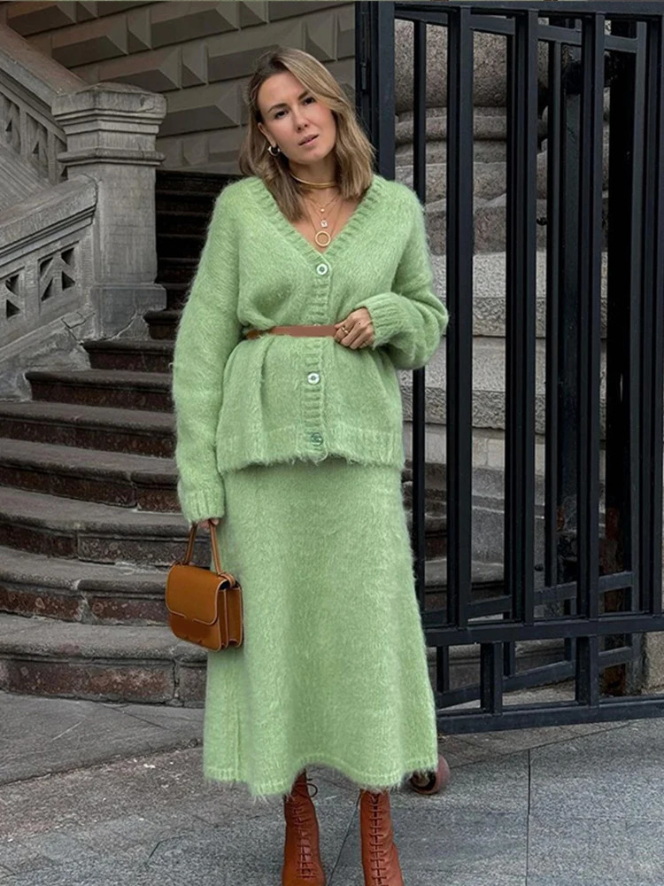 Leisure Mohair womens knitted suit elegant V-neck long sleeved single chest knitted cardigan autumn womens street Midi skiing suit 241018