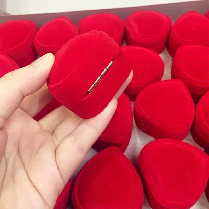 Floating Red Heart Ring Box for Wedding Rings Romantic Valentines Day Gift New Charm Jewelry Display Box Wholesale W241019