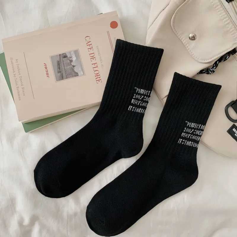 New White Autumn And Winter Socks Alphabet Long Tube Sports Socks Mens Couple Medium Tube Tide Socks Pure CottonXJ241019