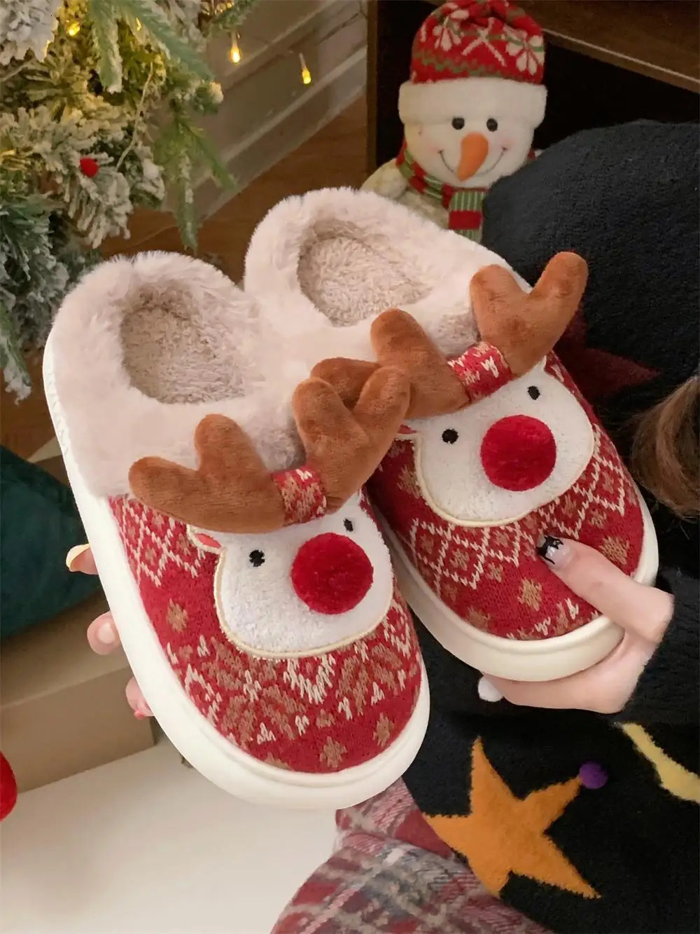 Cute Christmas reindeer womens cotton slippers winter family slippers plush insulated cartoon mens indoor slippers 241018