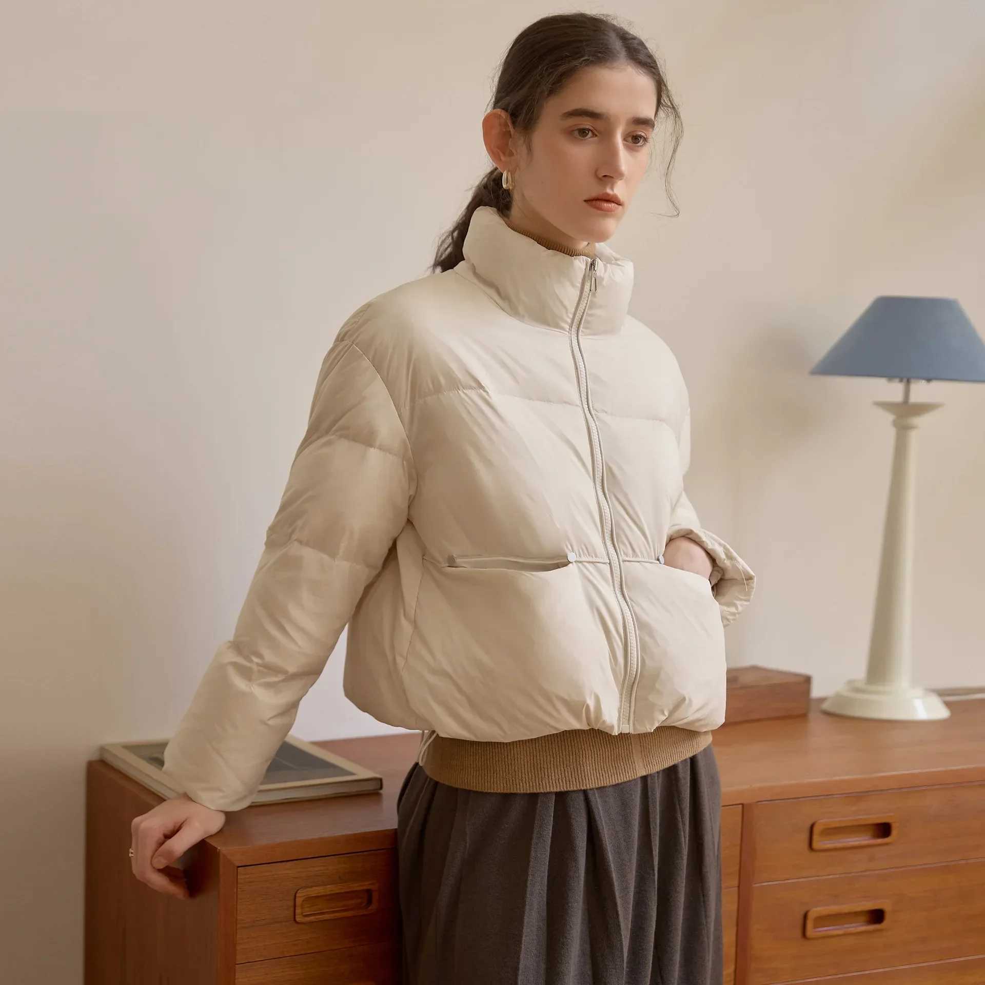 Winter New Casual Bread Down Coats Womens 2024 Solid Color Stand-Up Collar Long-Sleeved Thickened Pockets Short Down JacketX241019