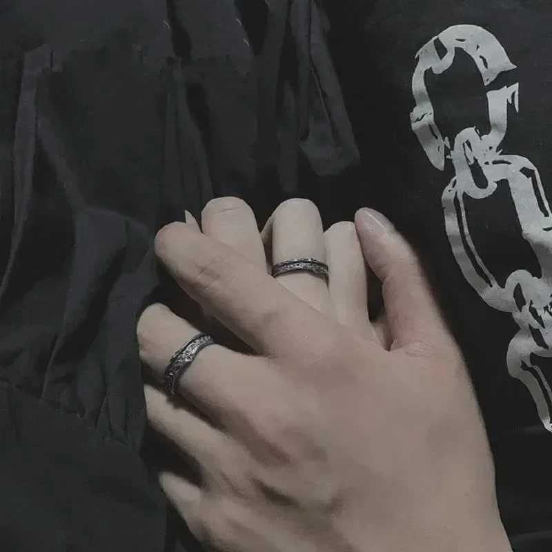 1 Rock Hip Hop Abyss Couple Ring Simple Personalized Cold Wind Ring Retro Old Student Male Female Couple Ring Jewelry Gift Y241019