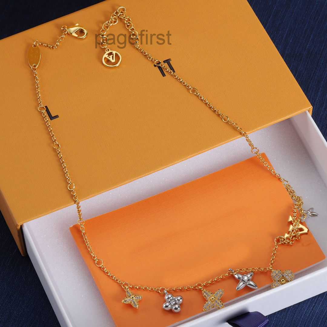 Designer Lucky L Necklace for Women pendant Necklace 18K gold plated silver plated stainless steel mother-of-pearl Diamond flower theme Starry Night necklaces