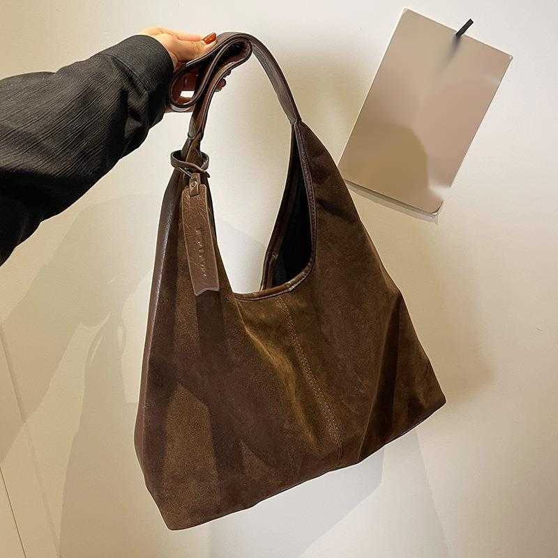 CMM Leisure Soft Leather Large Capacity Bag for Women New Model Suede Shoulder Bag Autumn and Winter Tote Bag Bucket Bag