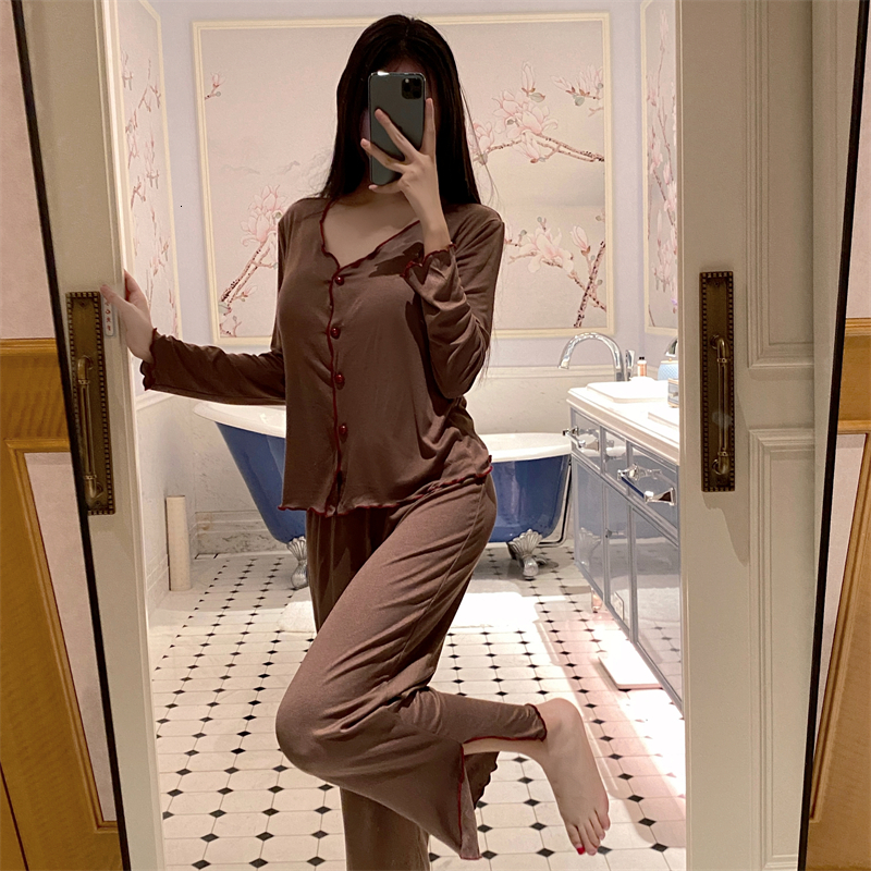 2025 New designer women s oversized cotton fashion V neck sexy simple sweet warm long sleeved pants set Pamas home clothes