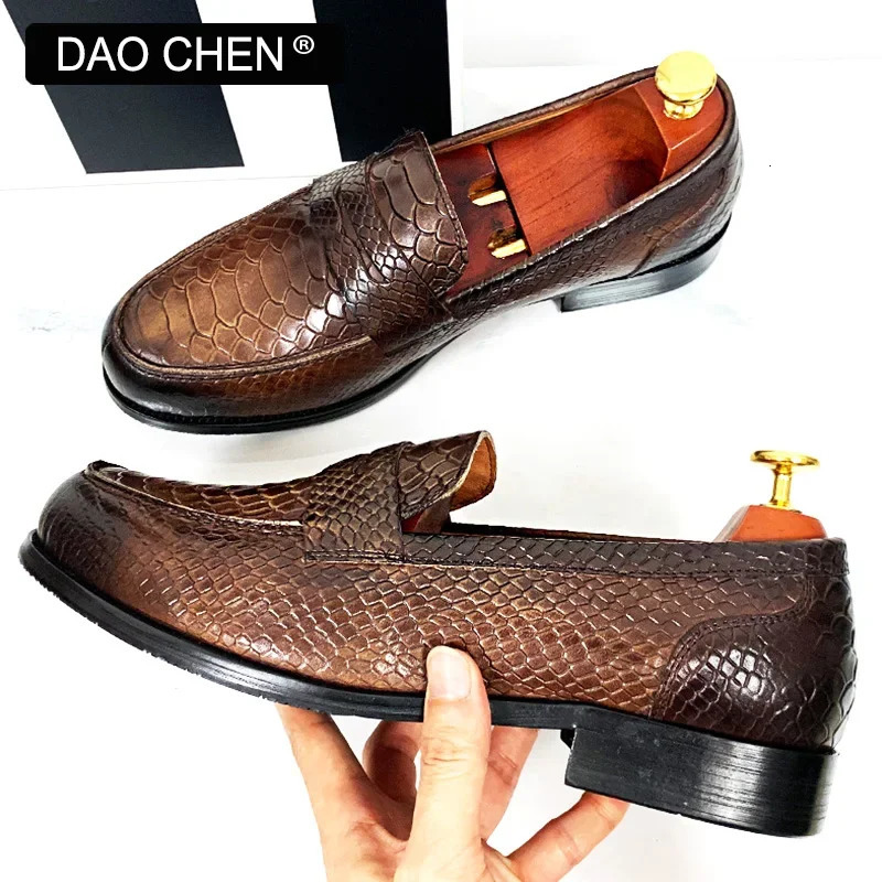 mens leather shoes black coffee slippers SNAKE printed clothing mens casual shoes wedding office mens pants 241019