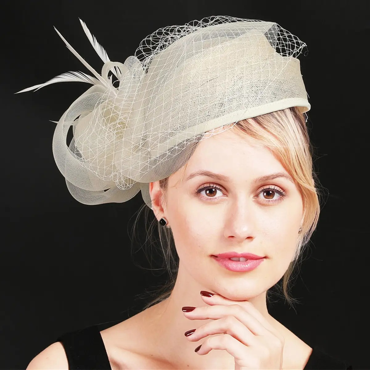Bridal Wedding Red Riding Hood Female Charm Church Cocktail Tea Party Sinamay Feather Veil Headwear Elegant Derby Hat 241019