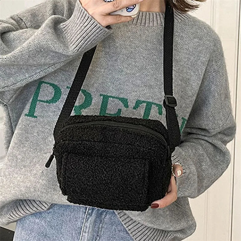 2024 Plush Fabric Womens Shoulder Crossbody Bag Small Fashion Lambs Wool Fluffy Fur Winter Female Handbags 241017
