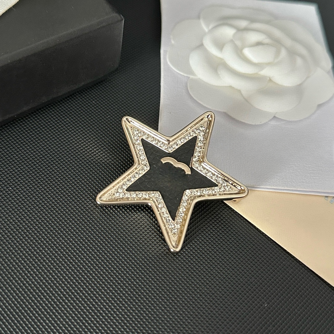 Classic Luxury Designer Brooches Women Men Brand Letter Star Brooches 18K Gold Plated Brooch Pin Marry Christmas Jewelry Party Gift Accessorie