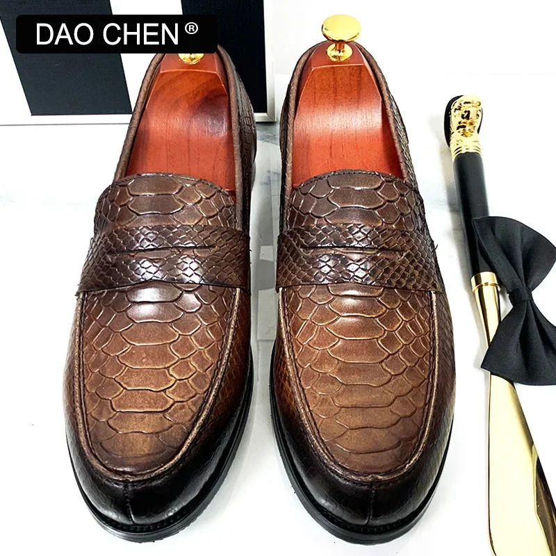 mens leather shoes black coffee slippers SNAKE printed clothing mens casual shoes wedding office mens pants 241019