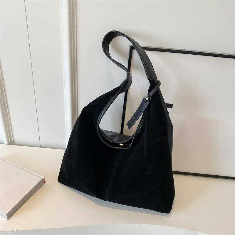 CMM Leisure Soft Leather Large Capacity Bag for Women New Model Suede Shoulder Bag Autumn and Winter Tote Bag Bucket Bag