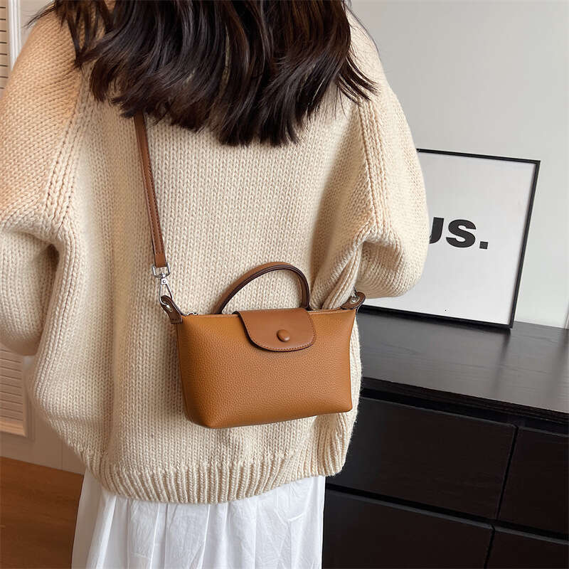 hot Trending Crossbody Bags for Women: Versatile & Stylish Fashion Bag