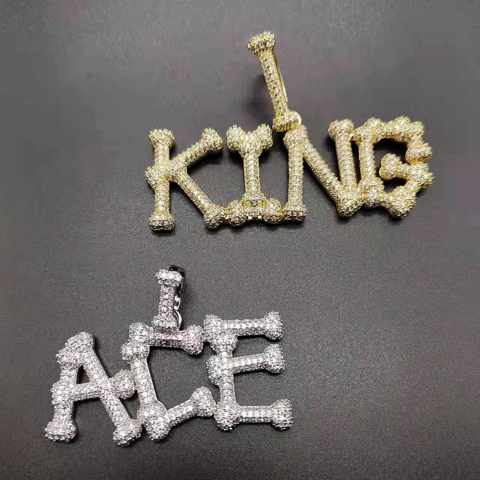 Grandbling Customized Name Necklace Bone Shape Letter Personalized Pendant Hip Hop Jewelry for Women Men Drop 241019