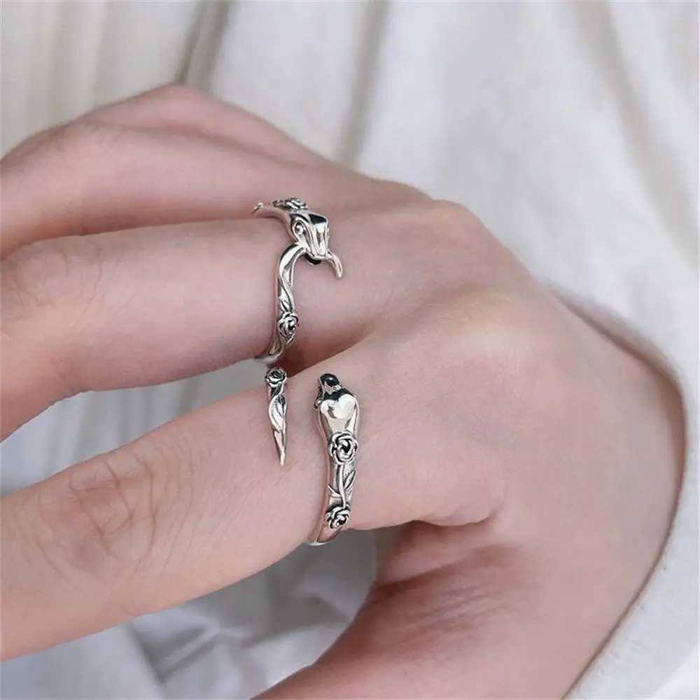 Crystal ring female romantic love heart snake shaped ring glowing girl finger ring Y2K fashion jewelry gift decoration Y241019