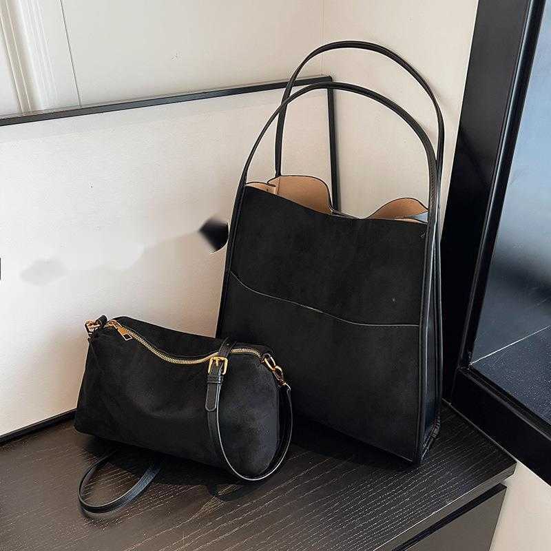 CMM Autumn and Winter Large Capacity Suede Bread Bag for Women New Casual and Stylish Versatile Shoulder Bag Commuting Tote Bag