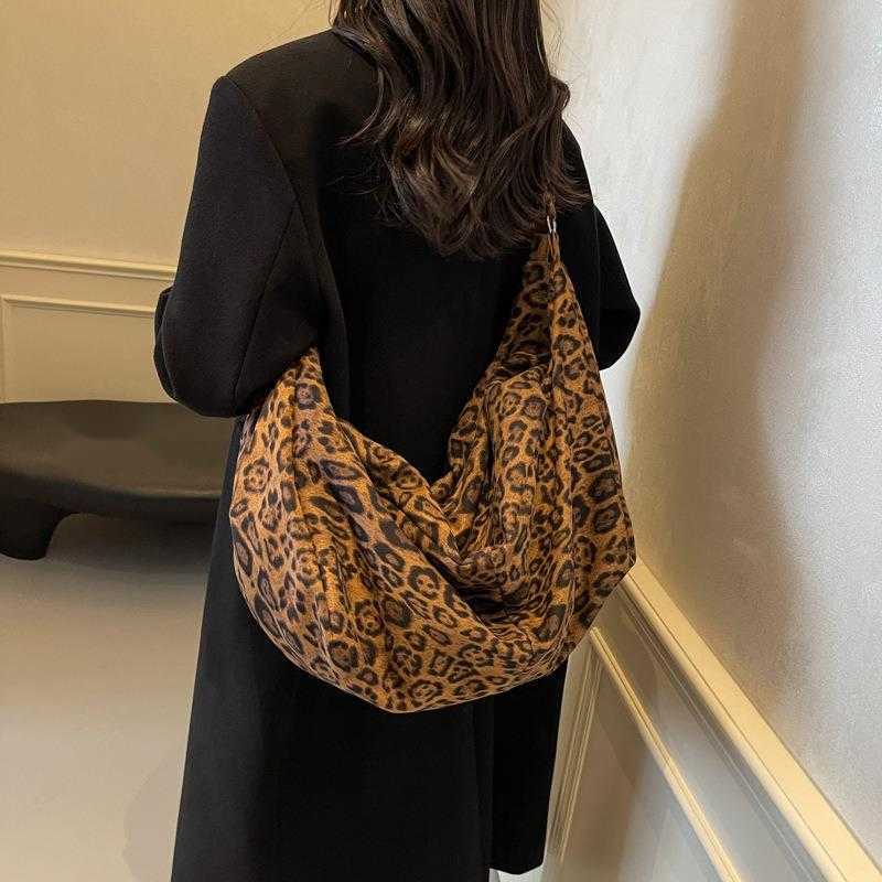 CMM Casual Personality Texture Versatile Suede High End Sense Niche Suede Large Capacity Versatile Armpit Diagonal Cross Women