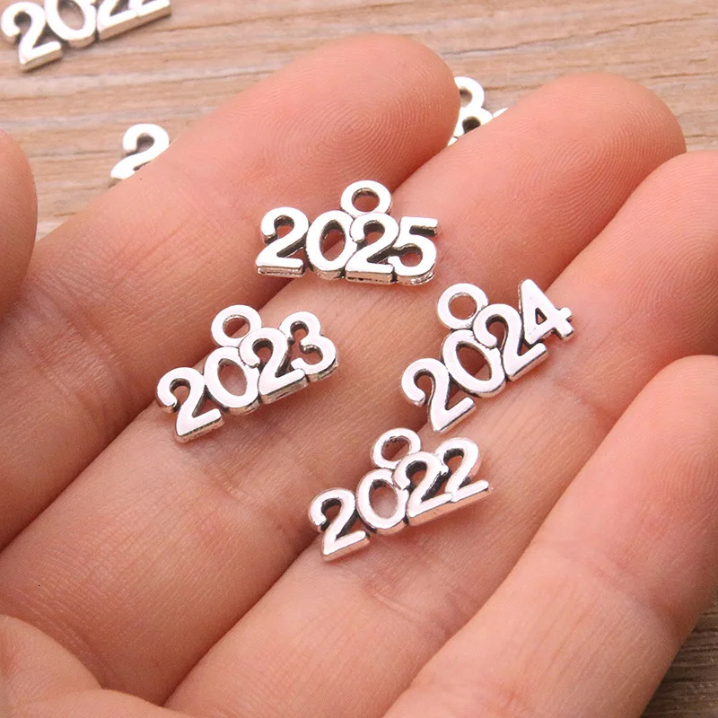 60PCS 1014mm Metal Alloy Po Color Years Charms 2023 2024 2025 2026 Pendant For Jewelry Making DIY Handmade Craft 241010