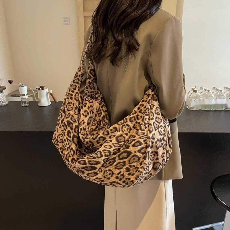 CMM Casual Personality Texture Versatile Suede High End Sense Niche Suede Large Capacity Versatile Armpit Diagonal Cross Women