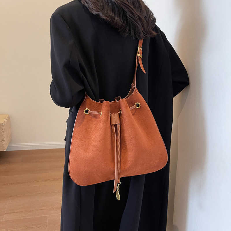 CMM Melad Suede Bucket Bag for Women New Large Capacity Fashion Shoulder Bag Drawstring Bucket Bag Trend