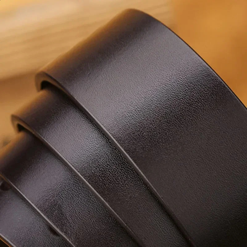 2024 Jeans Belts for Men Real Genuine Leather Mens Fashion Metal Alloy Pin Buckle Business Belt 241019