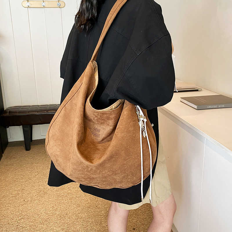 CMM Autumn and Winter Large Capacity Suede Bag for Women New Ruiying Shoulder Bag Trendy Commuting Bucket Bag
