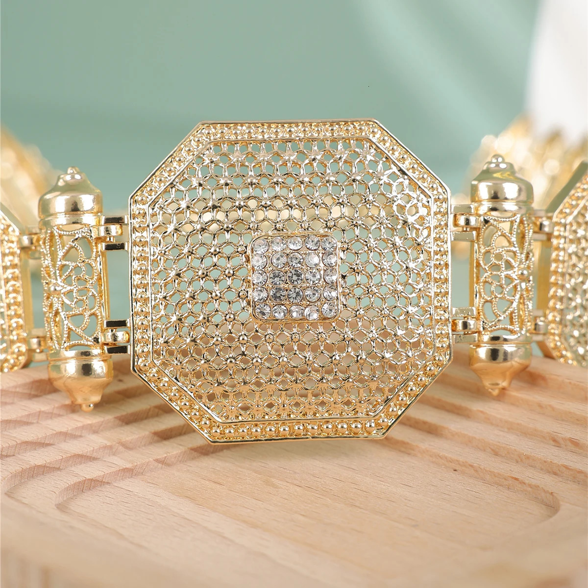 Golden bride with hollow carved square metal waist chain Moroccan style wedding dress body chain jewelry 241019