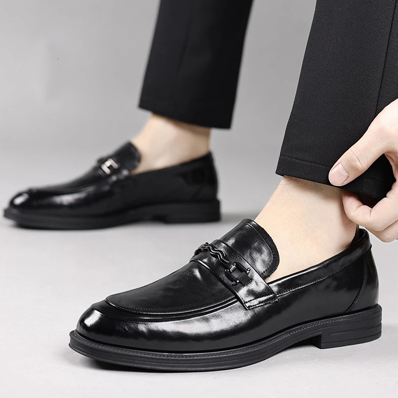 Handmade mens comfortable Loafers leather fashionable wedding shoes mens sliding walking shoes mens fully matched apartment 241019