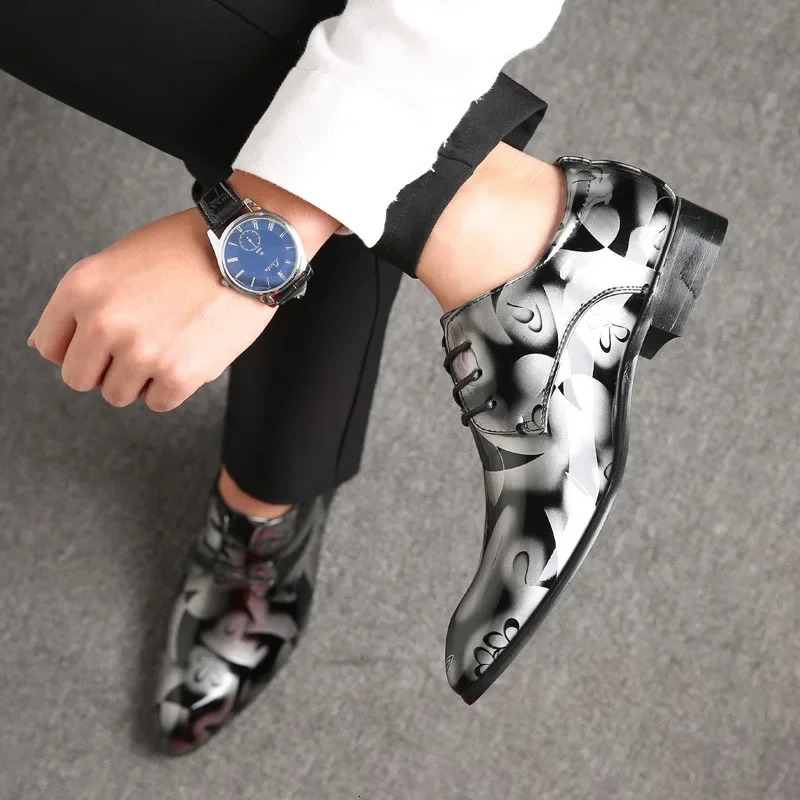 Mens formal shoes mens floral pattern leather fashion grooms wedding mens Oxford dress office mens dress high-quality 241019