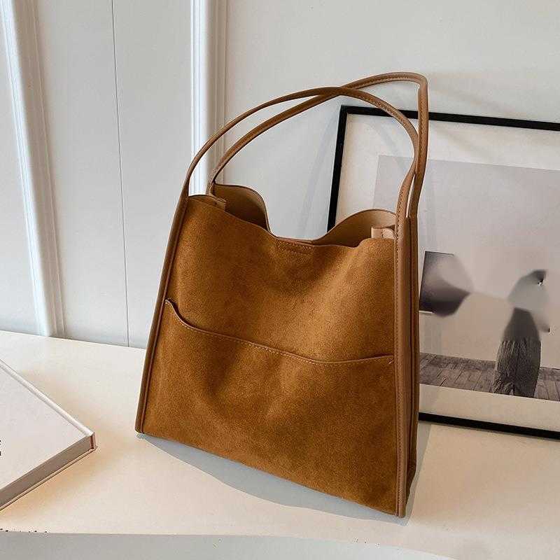 CMM Autumn and Winter Large Capacity Suede Bread Bag for Women New Casual and Stylish Versatile Shoulder Bag Commuting Tote Bag