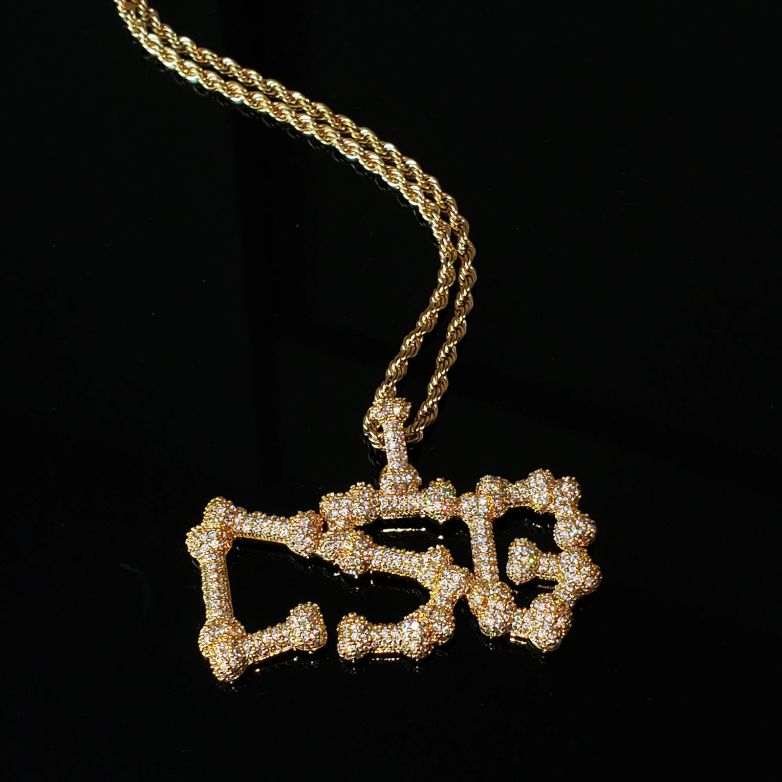 Grandbling Customized Name Necklace Bone Shape Letter Personalized Pendant Hip Hop Jewelry for Women Men Drop 241019