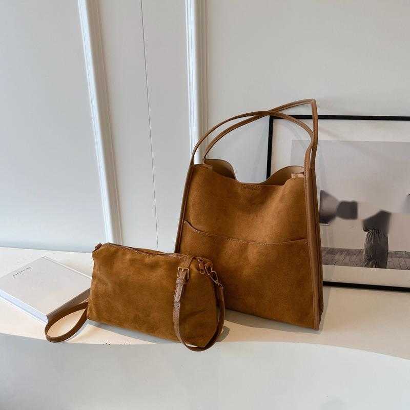 CMM Autumn and Winter Large Capacity Suede Bread Bag for Women New Casual and Stylish Versatile Shoulder Bag Commuting Tote Bag
