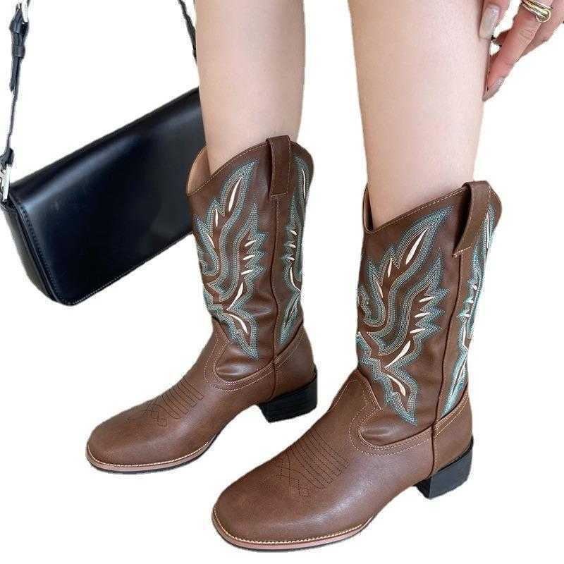 Fashion Boots New Coarse Heel Western Cowboy Boots V-neck Martin Boots Embroidered Sleeve Knight Boots Mid Square Head Ankle Boots 241008