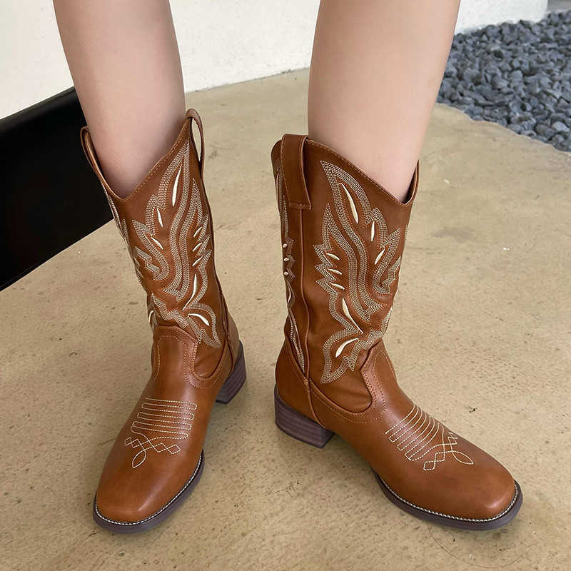 Fashion Boots Thick Heel Versatile Western Cowboy Boots V-mouth Embroidery Sleeve Boots Middle Tube Square Head Martin Boots 241008