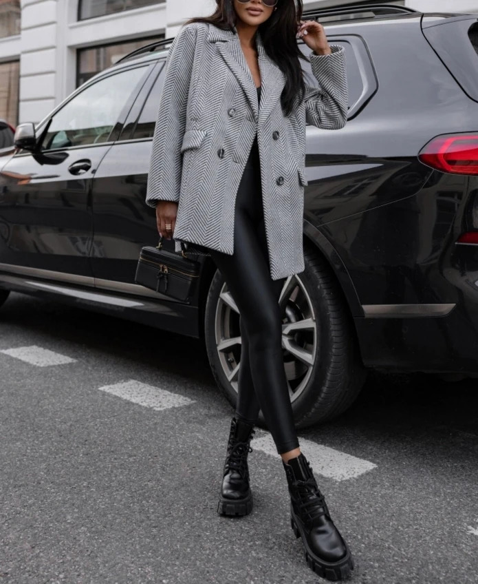 Fashion 2025 Casual Elegant Winter Fashion Stripe Printing Temperature Loose Womens Wool Coat 241019