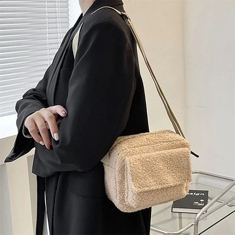 2024 Plush Fabric Womens Shoulder Crossbody Bag Small Fashion Lambs Wool Fluffy Fur Winter Female Handbags 241017
