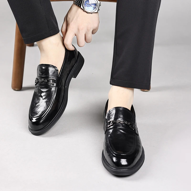 Handmade mens comfortable Loafers leather fashionable wedding shoes mens sliding walking shoes mens fully matched apartment 241019