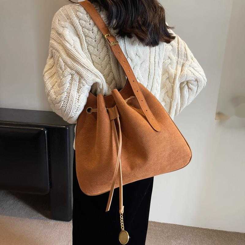 CMM Melad Suede Bucket Bag for Women New Large Capacity Fashion Shoulder Bag Drawstring Bucket Bag Trend