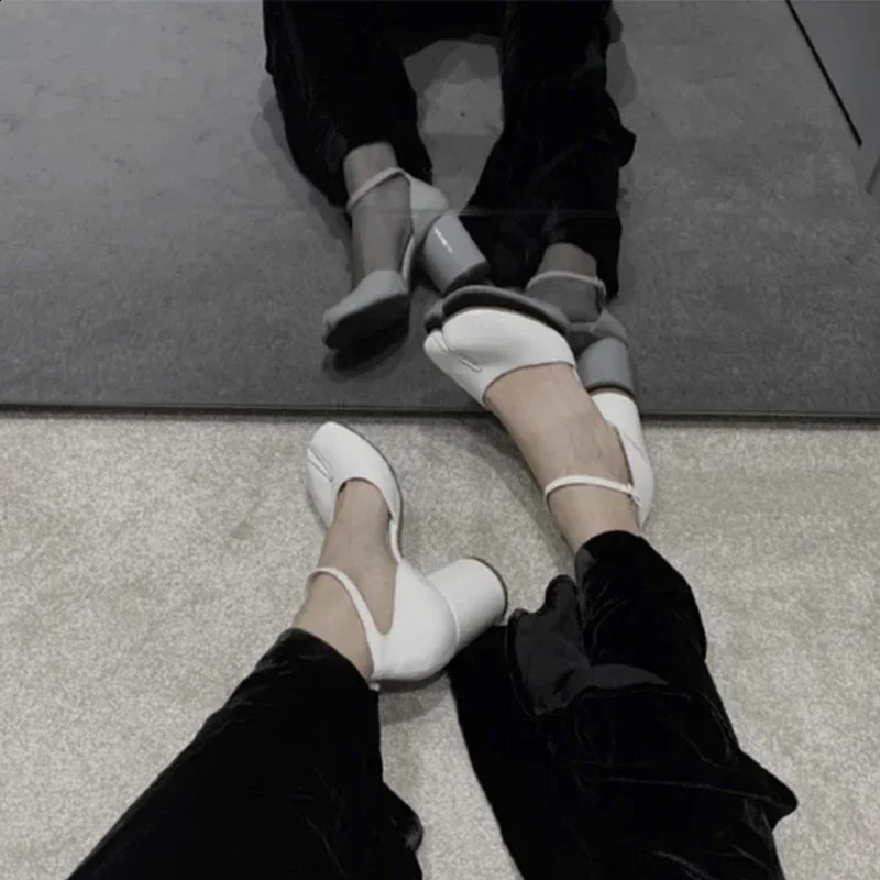 Fashion Buckle Strap Women Sandals 2024 Summer Ladies Pumps Slipt Toe Shoes Women Chunky Round High Heels 241010