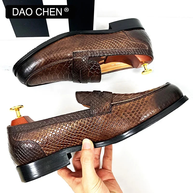 mens leather shoes black coffee slippers SNAKE printed clothing mens casual shoes wedding office mens pants 241019