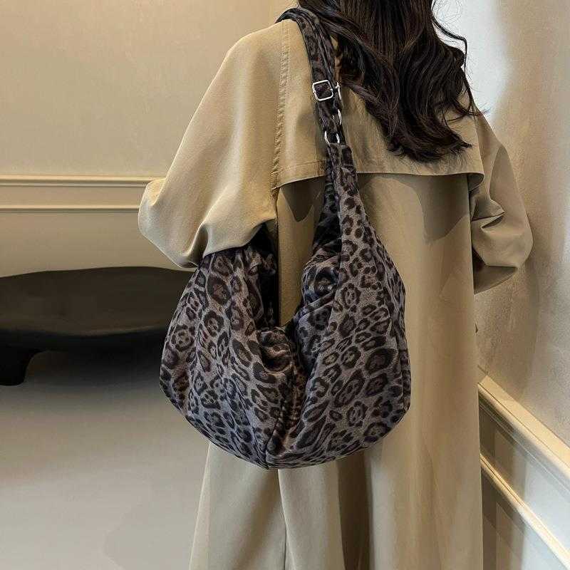 CMM Casual Personality Texture Versatile Suede High End Sense Niche Suede Large Capacity Versatile Armpit Diagonal Cross Women