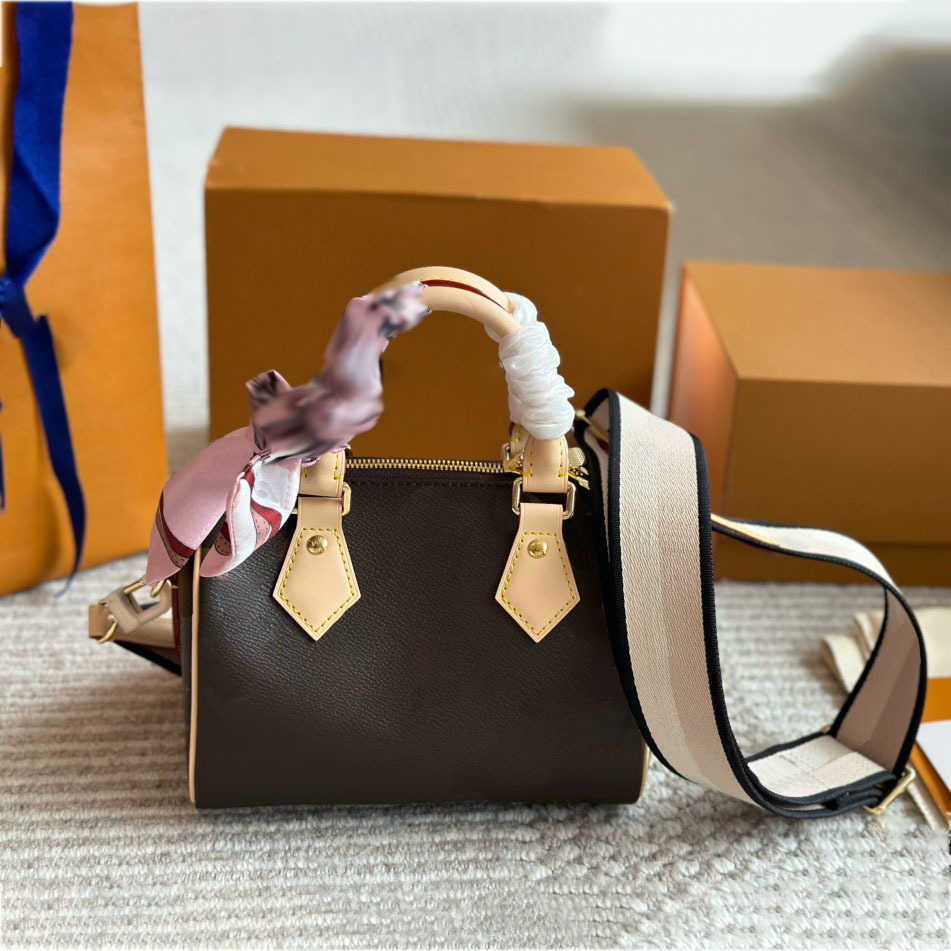 top quality pillow luxury purses crossbody designer bag woman handbag purse travel shoulder womens handbags women cross body cowhide handle bag 241015