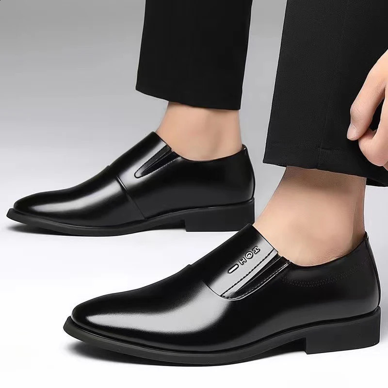 Slip on Man Shoes for Wedding Party Office casual business mens shoes plus size summer breathable vent leather shoes 241019