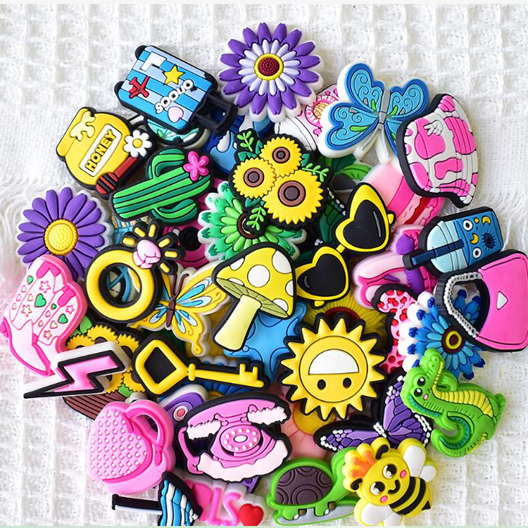 muti styles shoe charms clog accessories movie people cartoon anime garden shoe decoration buckle random sent