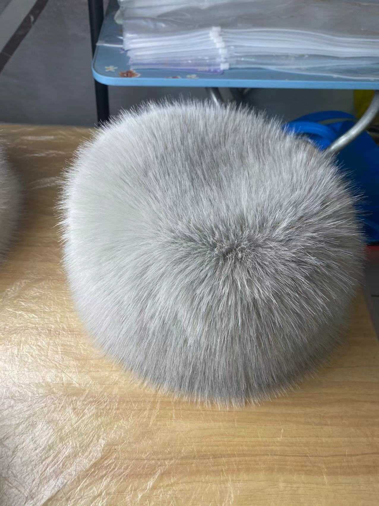 2024 Brand Womens Natural True Fox Fur Hat Winter True Fox Fur Bean Hat Handmade Warm and Soft Knitted True Fox Fur Skull Hat W240822